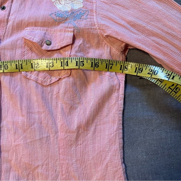 Ariat women’s fitted western style with flower embroidery dark pearl snaps - Picture 7 of 13